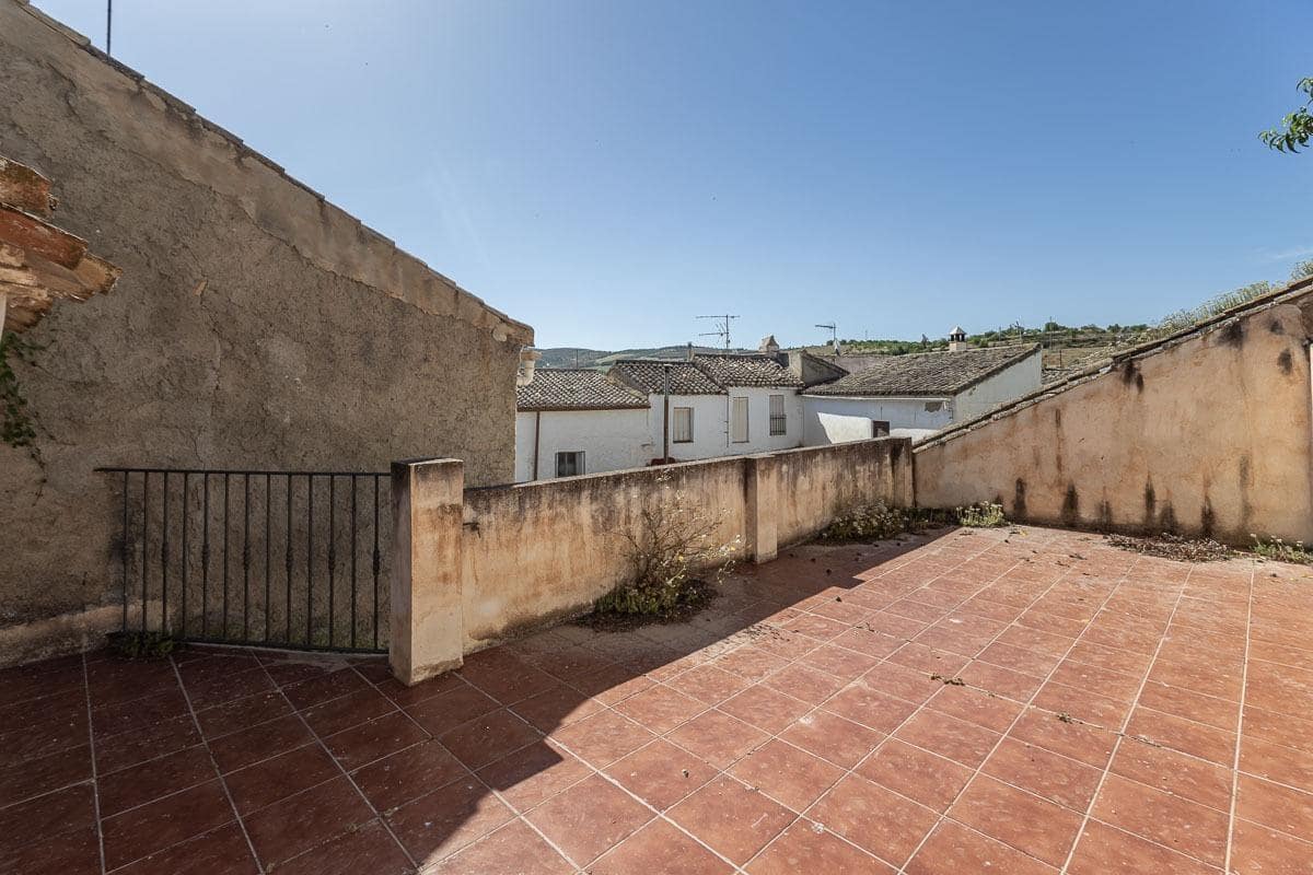 5 bedroom Villa for sale in Alhama de Granada - € 55,000 (Ref: 9866878)