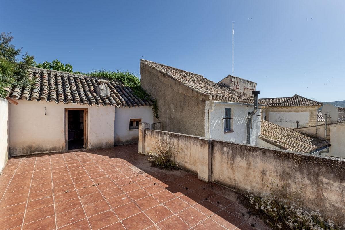 5 bedroom Villa for sale in Alhama de Granada - € 55,000 (Ref: 9866878)