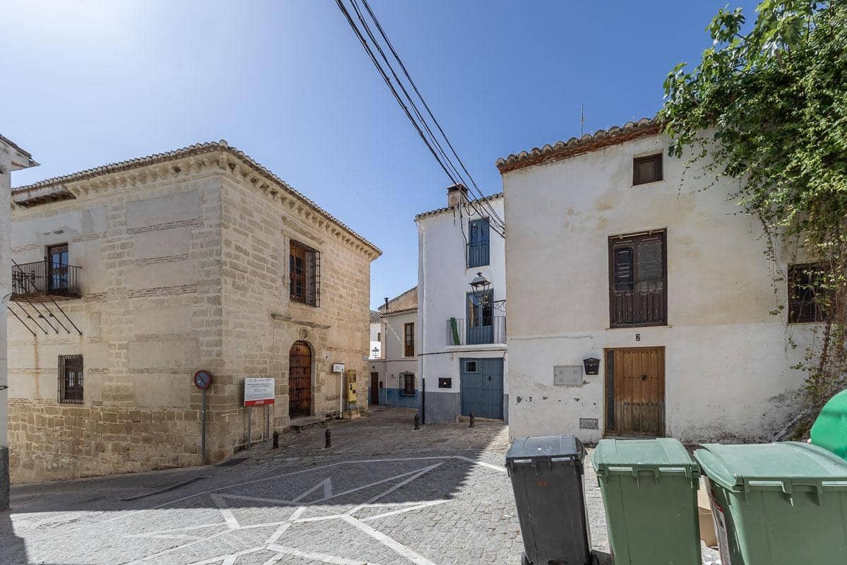 5 bedroom Villa for sale in Alhama de Granada - € 55,000 (Ref: 9866878)