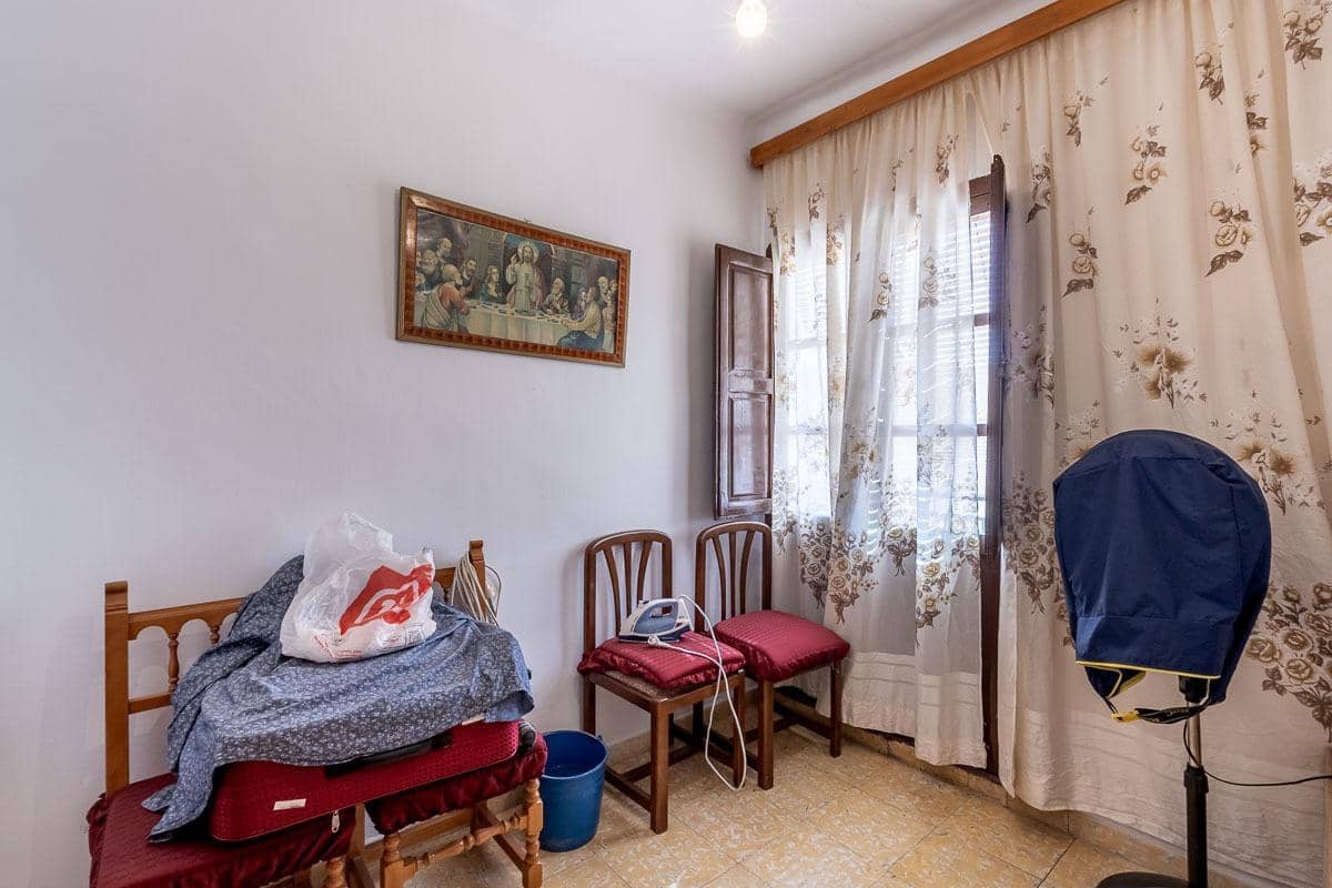 6 makuuhuone Huvila myytävänä paikassa Jayena mukana 
autotalli - 75 000 € (Ref: 9906943)