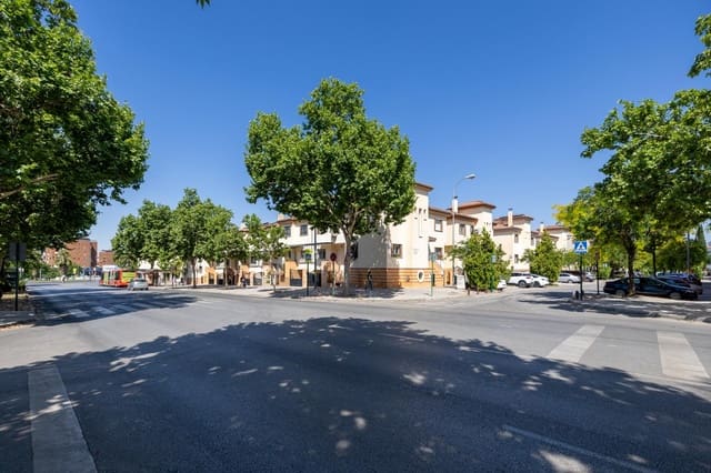 Adosado de 3 habitaciones en Granada ciudad en venta con garaje - 319.000 € (Ref: 9916573)