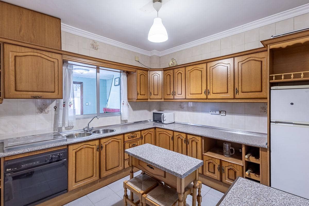 4 bedroom Villa for sale in Lachar with garage - € 239,000 (Ref: 9916576)