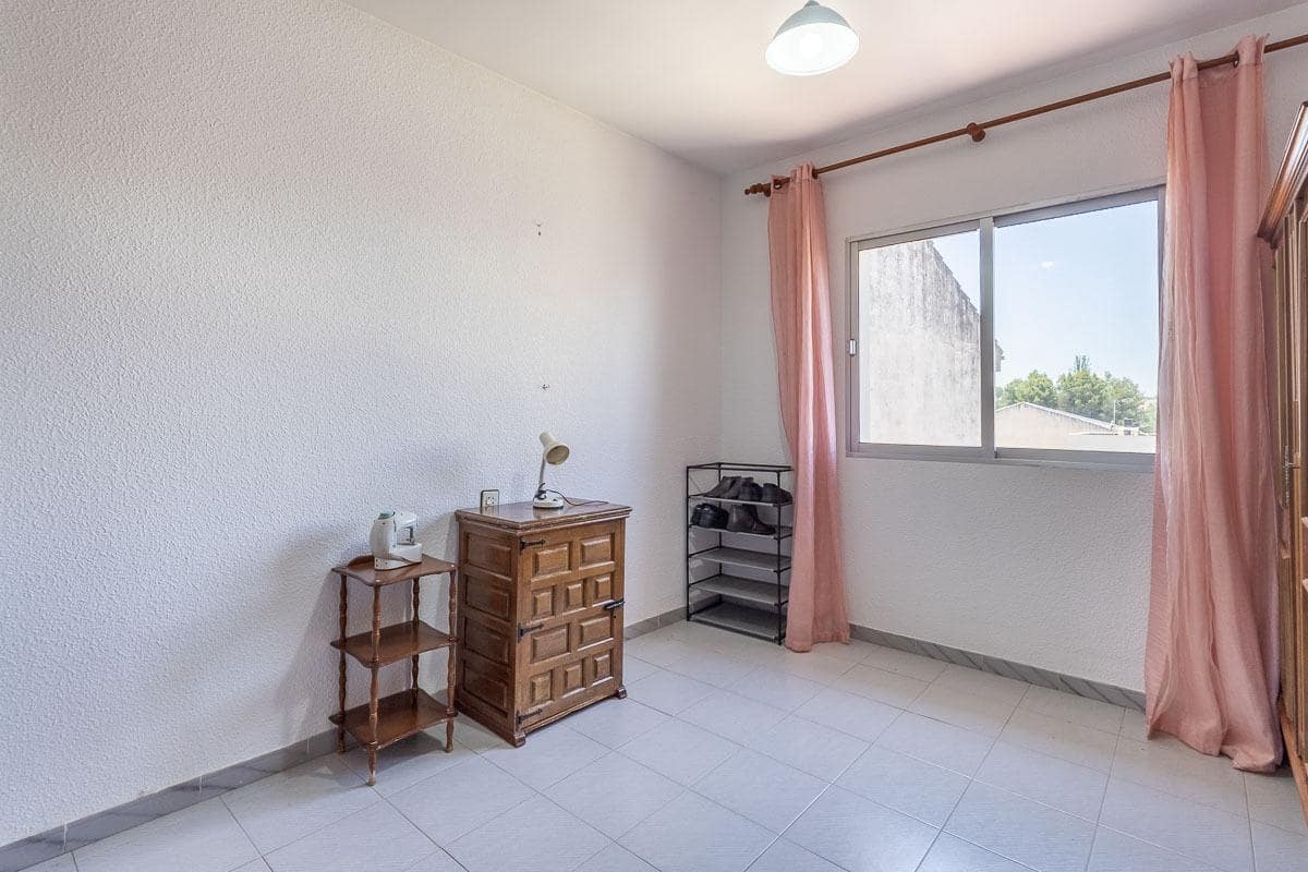 4 bedroom Villa for sale in Lachar with garage - € 239,000 (Ref: 9916576)