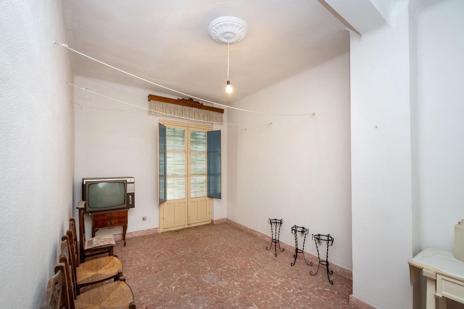 Chalet de 6 habitaciones en Granada ciudad en venta - 160.000 € (Ref: 9916577)
