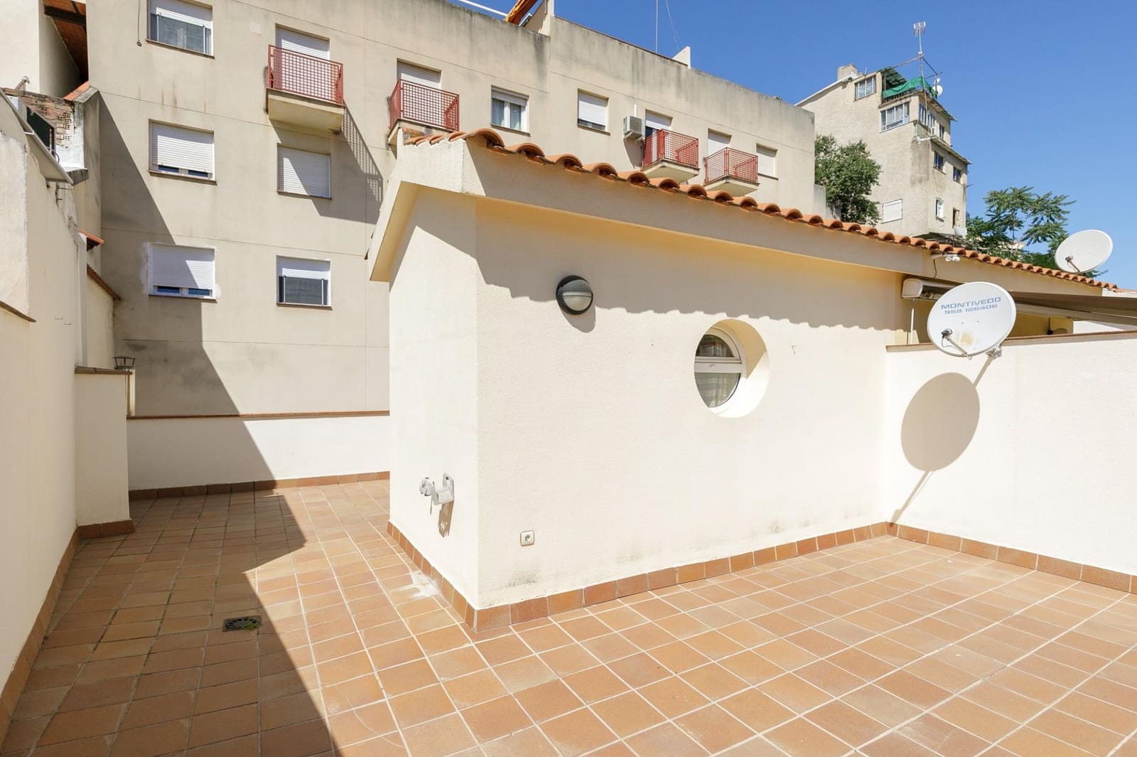 5 soveværelse Rækkehus til salg i Granada by med garage - € 550.000 (Ref: 9916581)