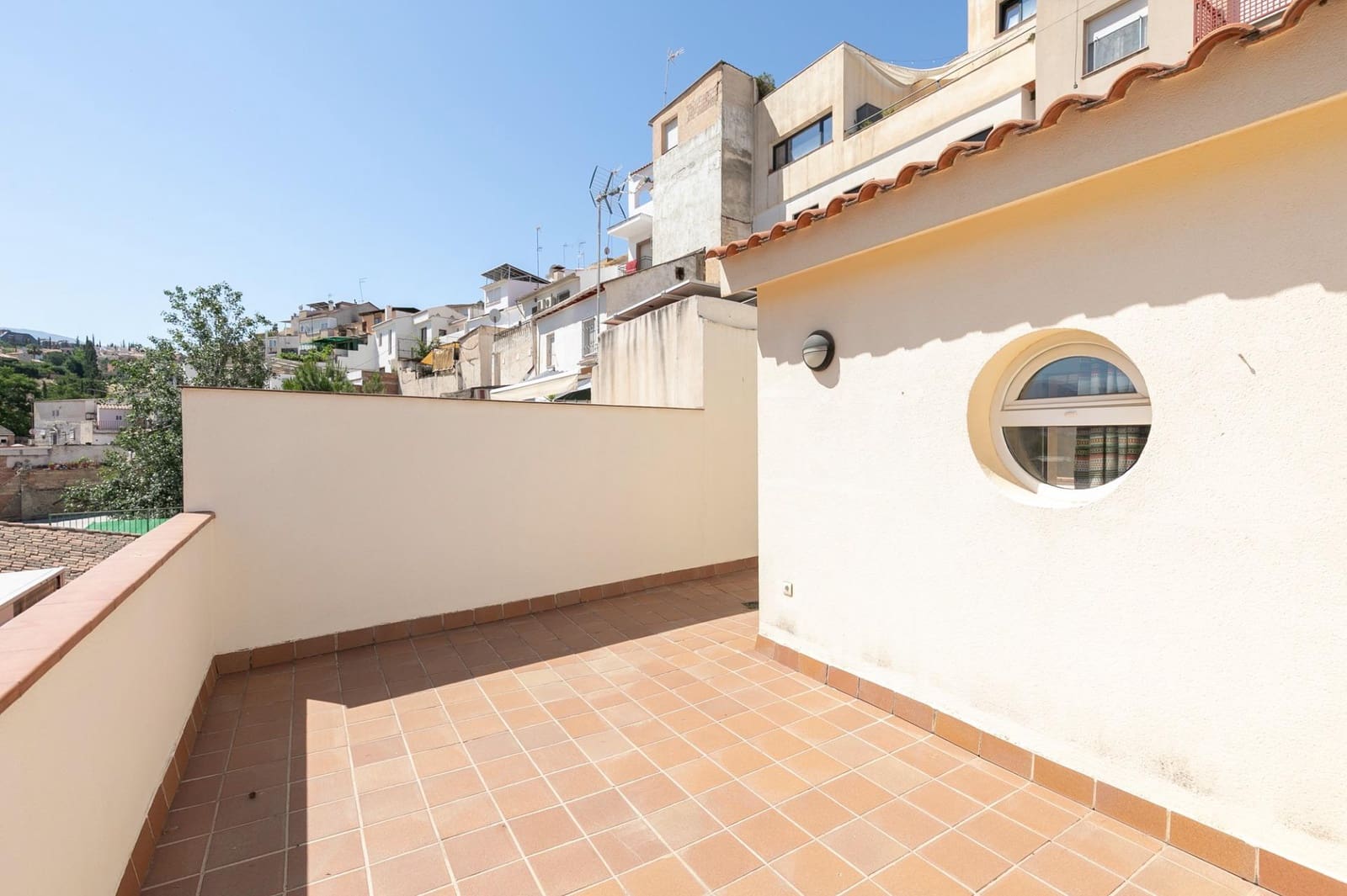 5 soveværelse Rækkehus til salg i Granada by med garage - € 550.000 (Ref: 9916581)