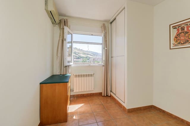 5 chambre Villa/Maison Mitoyenne à vendre à Centro - Sagrario, Grenade ville avec garage - 550 000 € (Ref: 9916581)
