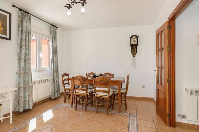5 chambre Villa/Maison Mitoyenne à vendre à Centro - Sagrario, Grenade ville avec garage - 550 000 € (Ref: 9916581)