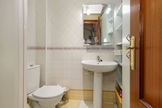 5 chambre Villa/Maison Mitoyenne à vendre à Centro - Sagrario, Grenade ville avec garage - 550 000 € (Ref: 9916581)
