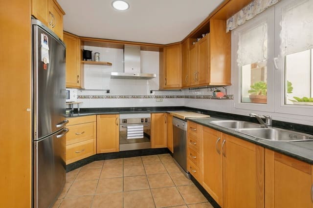 5 chambre Villa/Maison Mitoyenne à vendre à Centro - Sagrario, Grenade ville avec garage - 550 000 € (Ref: 9916581)