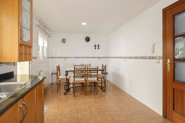 5 chambre Villa/Maison Mitoyenne à vendre à Centro - Sagrario, Grenade ville avec garage - 550 000 € (Ref: 9916581)