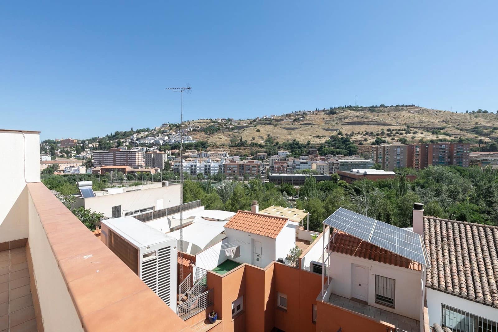 5 quarto Moradia em Banda para venda em Granada cidade com garagem - 505 000 € (Ref: 9916581)