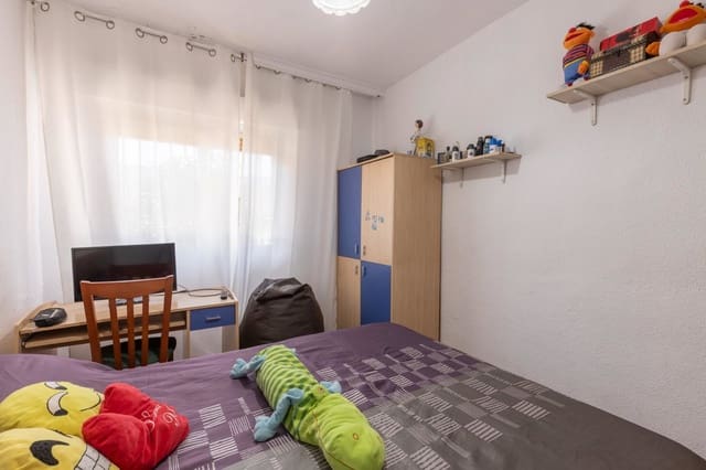 3 soverom Villa til salgs i La Zubia med garasje - € 250 000 (Ref: 9916582)
