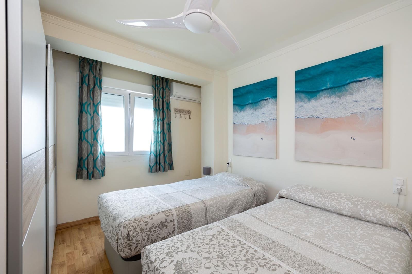 4 soveværelse Rækkehus til salg i Granada by med garage - € 300.000 (Ref: 9916583)