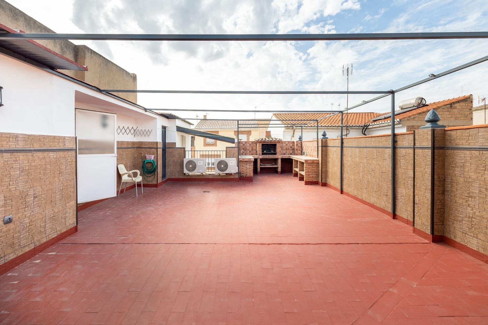 4 soveværelse Rækkehus til salg i Granada by med garage - € 300.000 (Ref: 9916583)