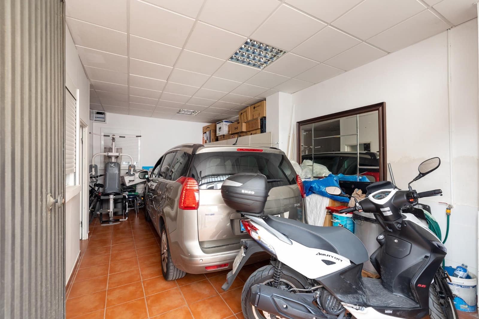 4 soveværelse Rækkehus til salg i Granada by med garage - € 300.000 (Ref: 9916583)