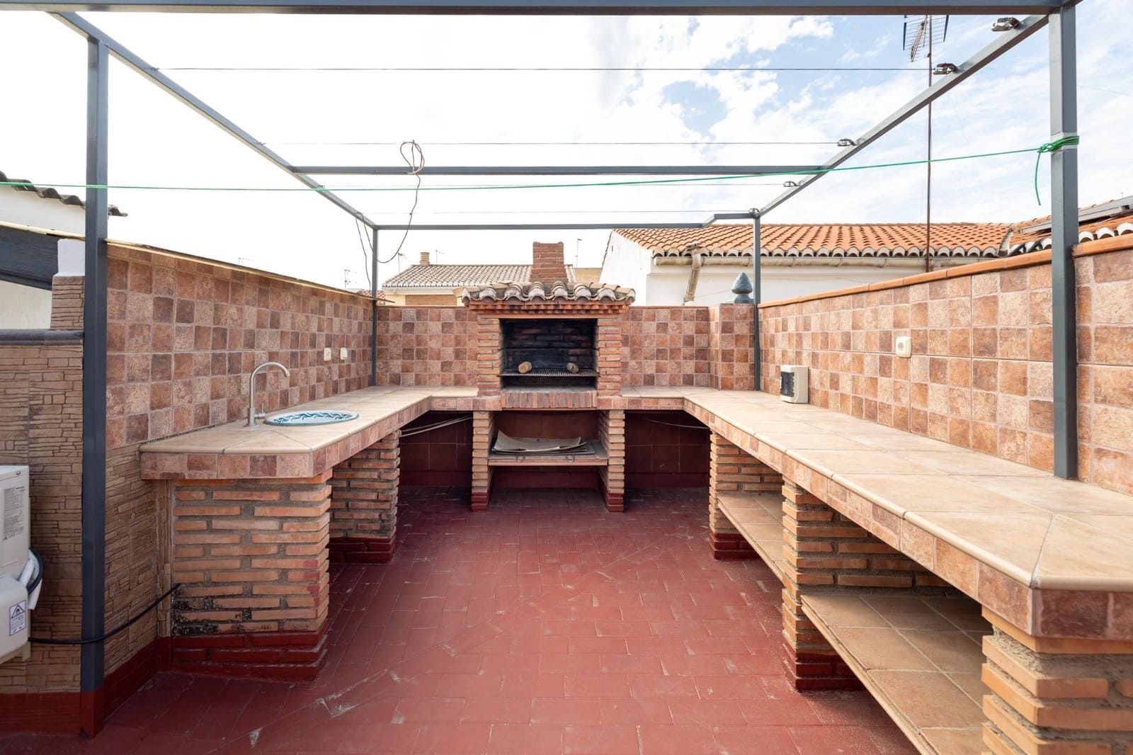 4 soveværelse Rækkehus til salg i Granada by med garage - € 300.000 (Ref: 9916583)