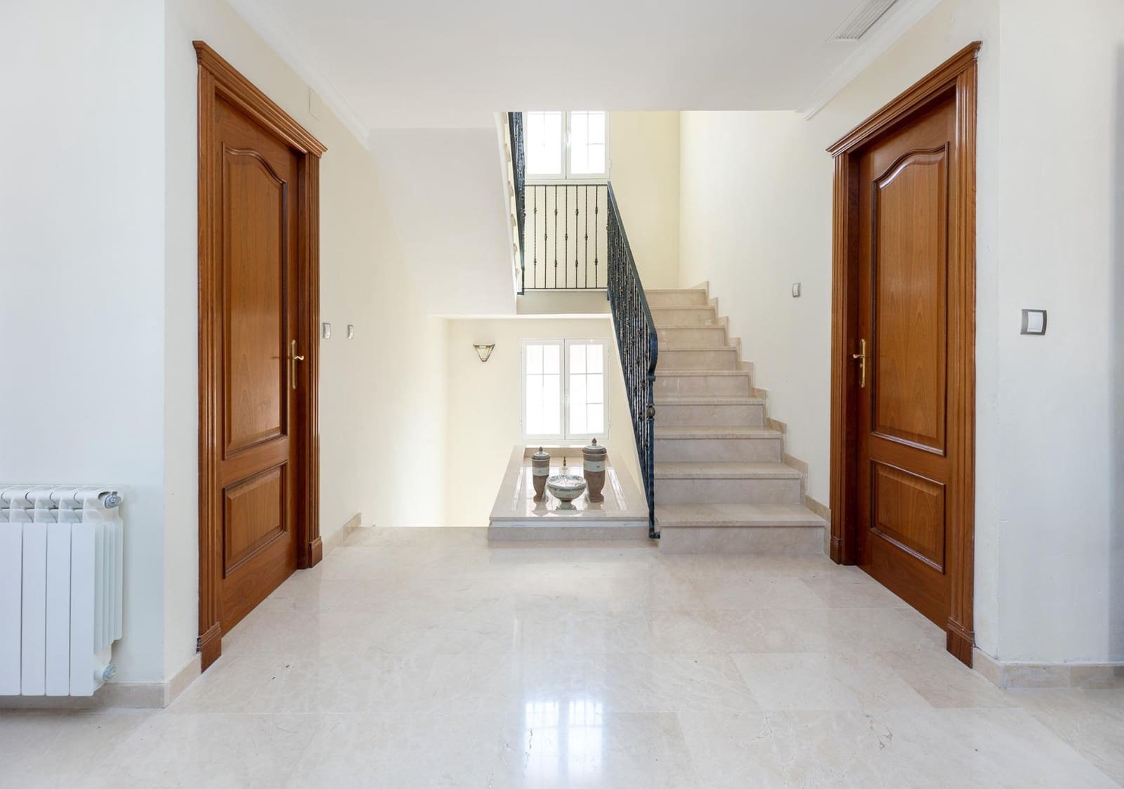 5 bedroom Villa for sale in Dilar with pool garage - € 390,000 (Ref: 9916585)