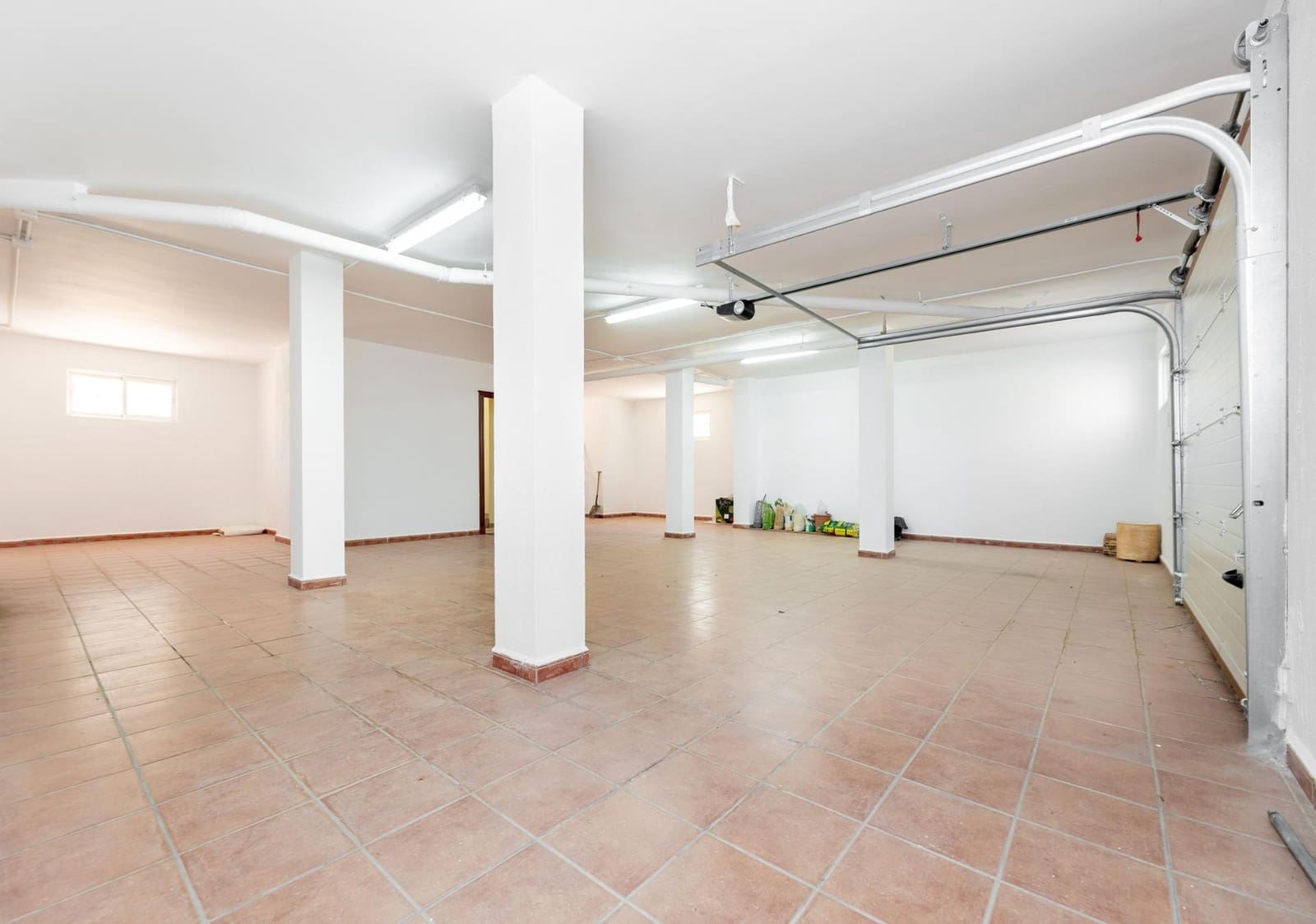5 bedroom Villa for sale in Dilar with pool garage - € 390,000 (Ref: 9916585)