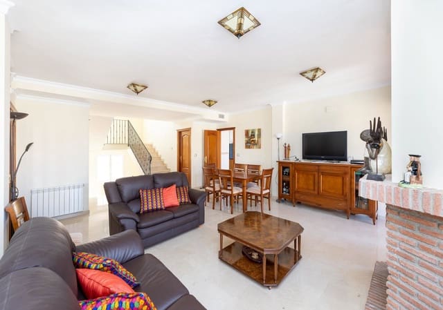 5 slaapkamer Villa te koop in Dílar met zwembad garage - € 390.000 (Ref: 9916585)