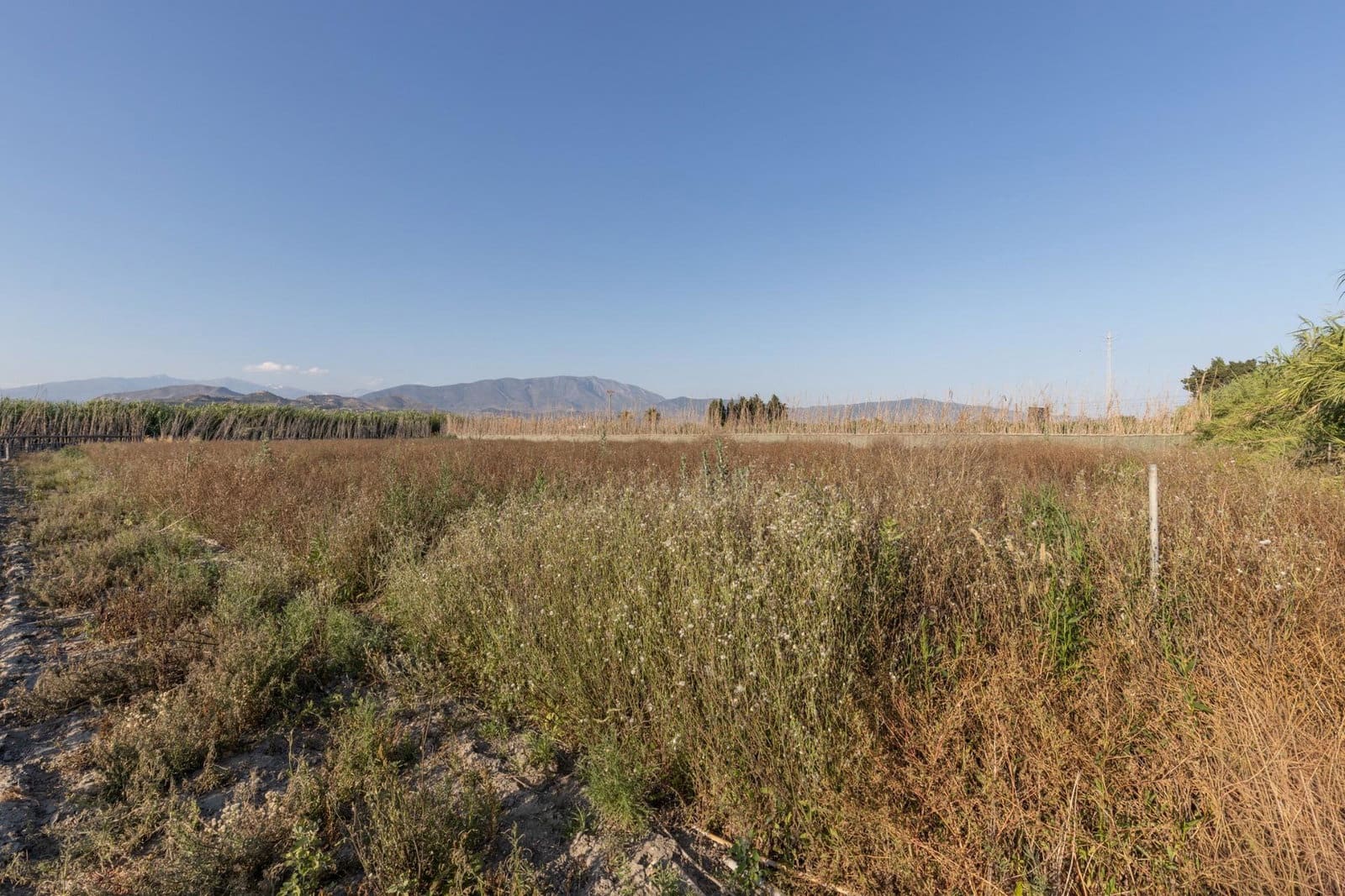 Grunde uden byggetilladelser til salg i Motril - € 70.000 (Ref: 9916586)