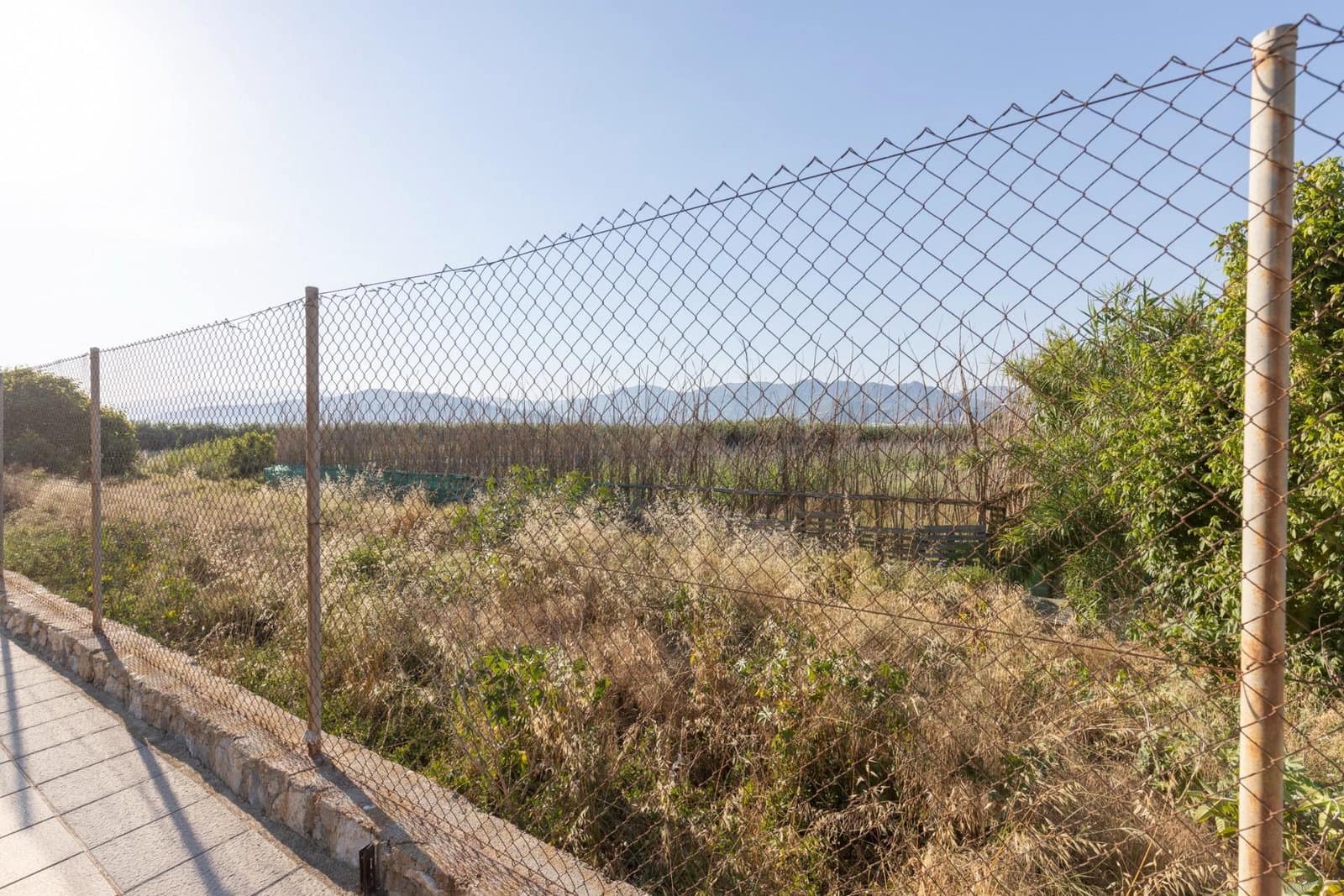 Grunde uden byggetilladelser til salg i Motril - € 70.000 (Ref: 9916586)