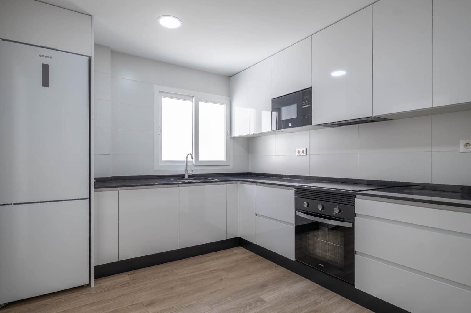 4 slaapkamer Penthouse te koop in Granada stad - € 575.000 (Ref: 9916593)