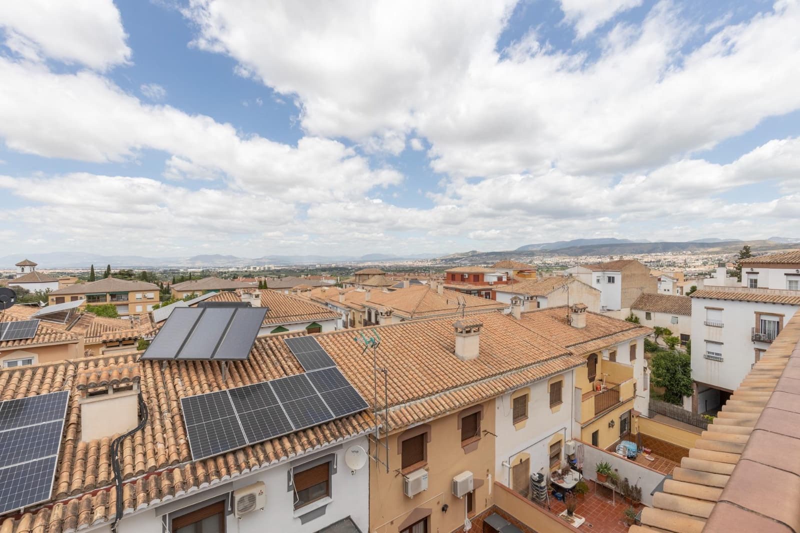 2 slaapkamer Penthouse te koop in La Zubia met garage - € 265.000 (Ref: 9916594)