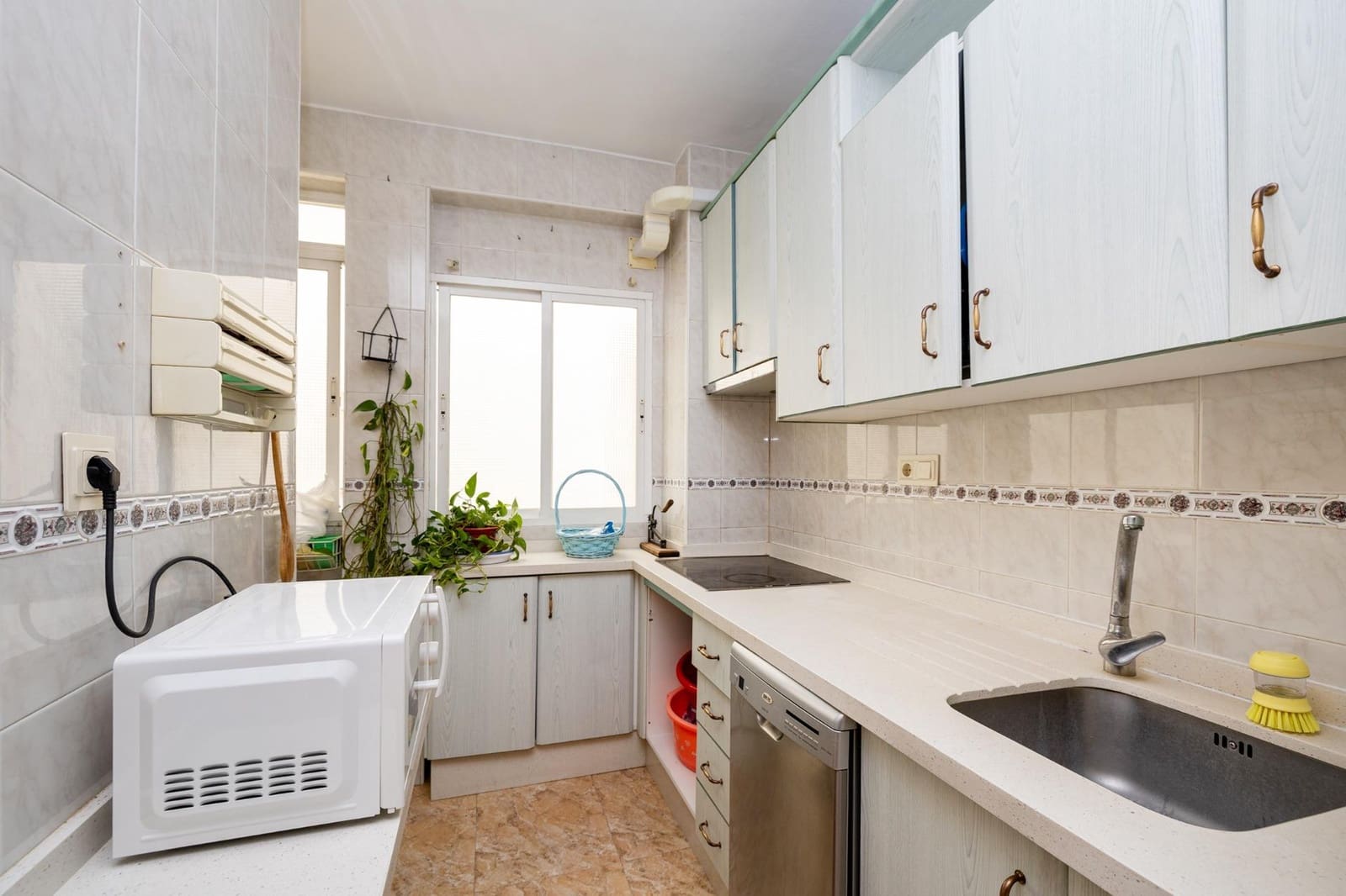 6 slaapkamer Appartement te koop in Granada stad - € 259.000 (Ref: 9916595)