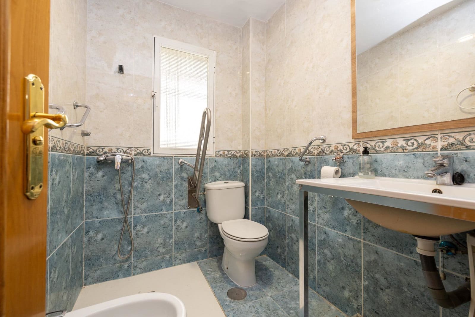 6 slaapkamer Appartement te koop in Granada stad - € 259.000 (Ref: 9916595)