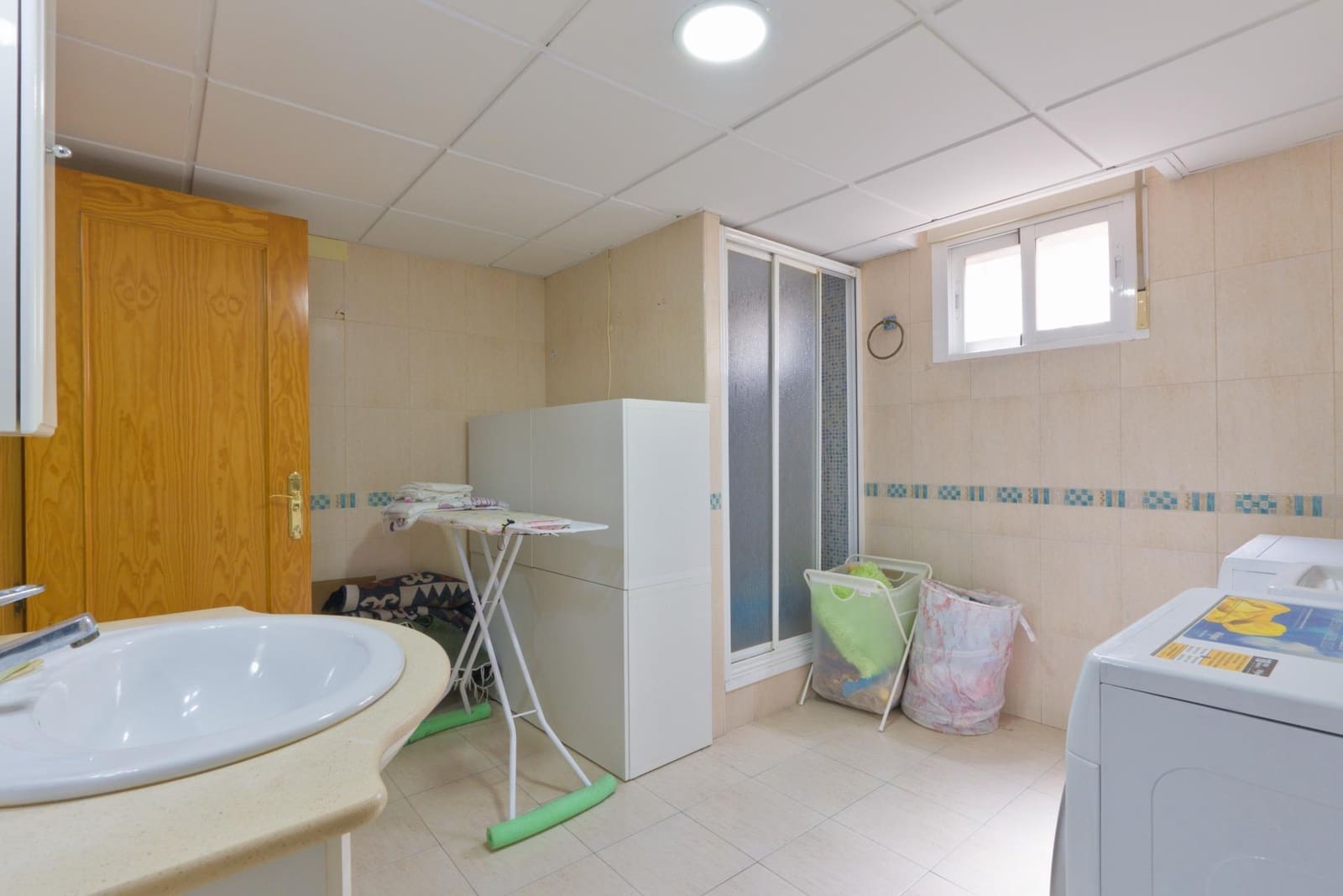 3 bedroom Villa for sale in Cajar with garage - € 359,500 (Ref: 9916596)