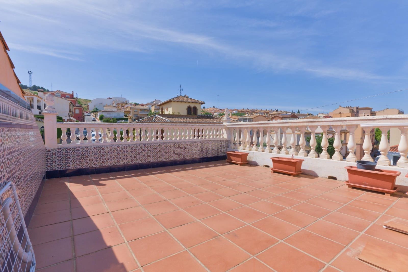 3 bedroom Villa for sale in Cajar with garage - € 359,500 (Ref: 9916596)