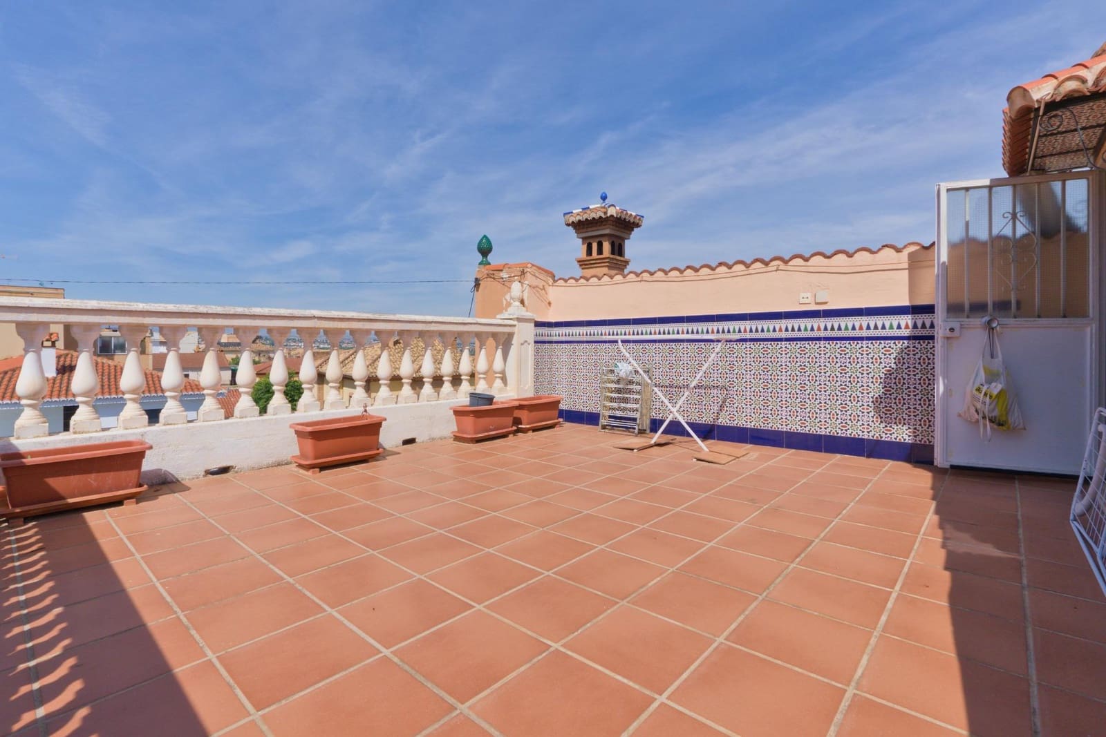 3 bedroom Villa for sale in Cajar with garage - € 359,500 (Ref: 9916596)