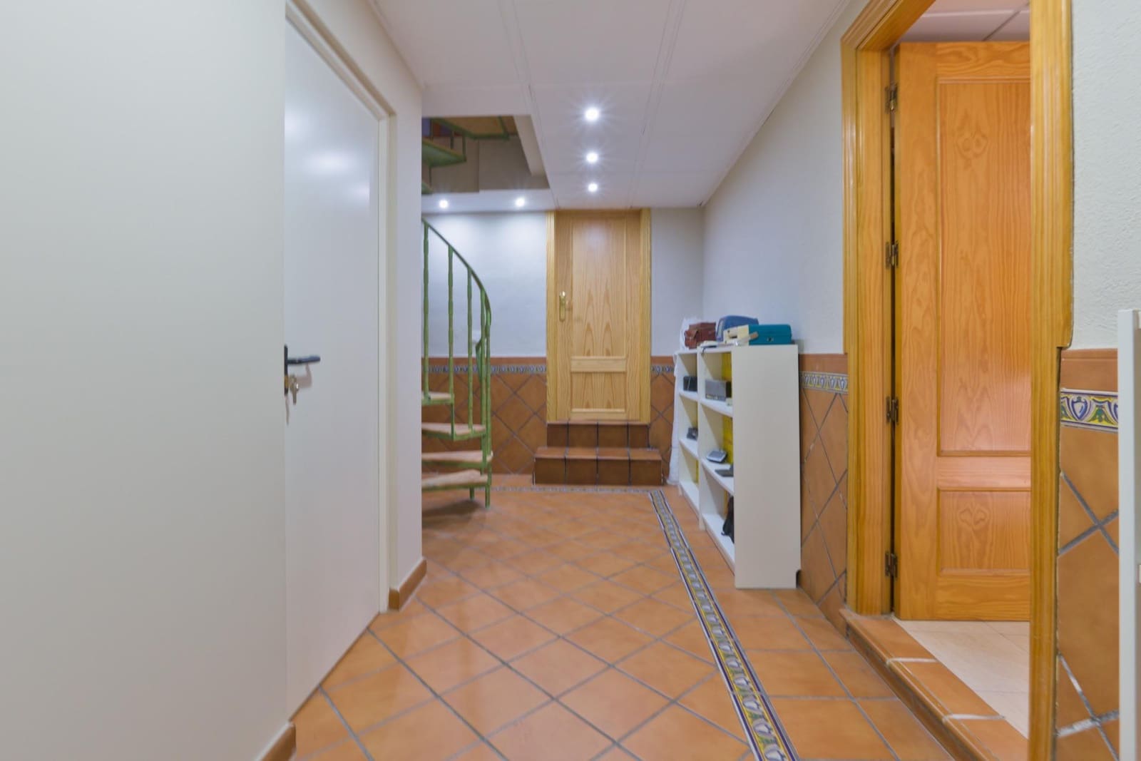 3 bedroom Villa for sale in Cajar with garage - € 359,500 (Ref: 9916596)