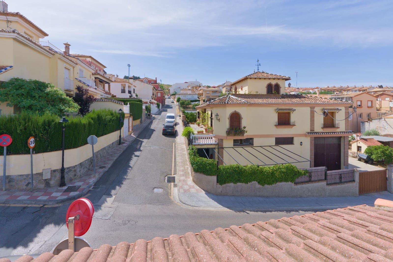 3 bedroom Villa for sale in Cajar with garage - € 359,500 (Ref: 9916596)