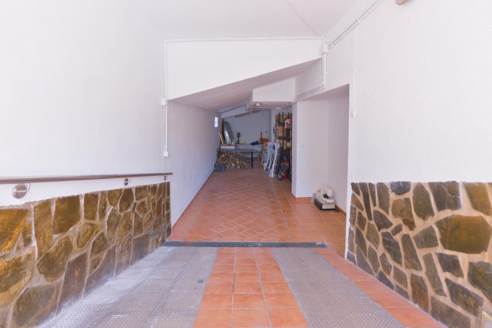 3 bedroom Villa for sale in Cajar with garage - € 359,500 (Ref: 9916596)