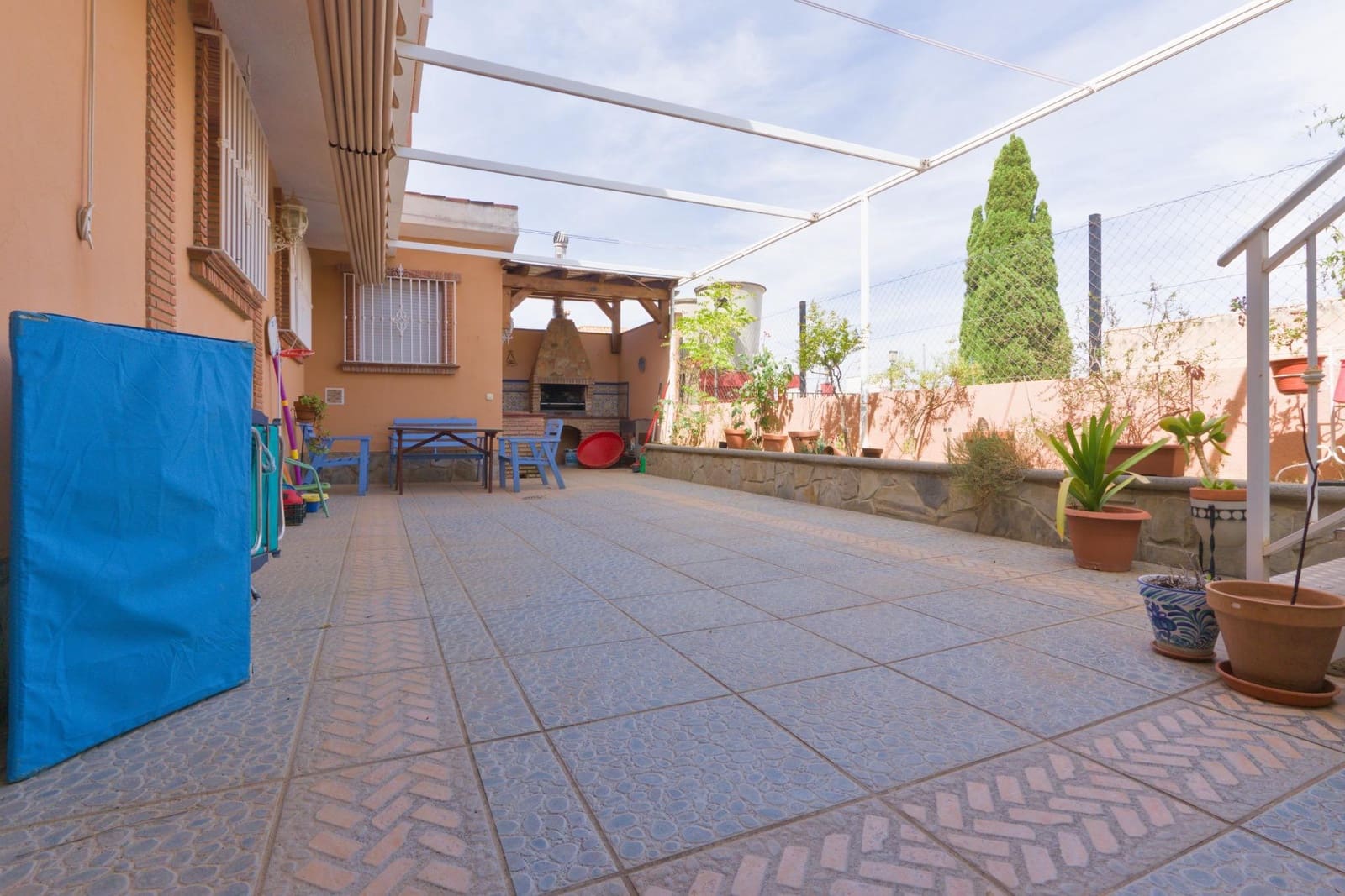 3 bedroom Villa for sale in Cajar with garage - € 359,500 (Ref: 9916596)
