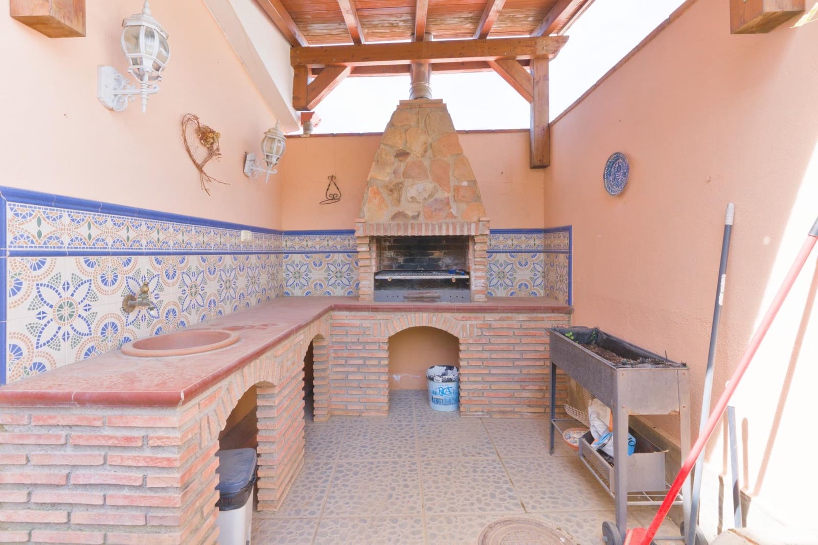 3 bedroom Villa for sale in Cajar with garage - € 359,500 (Ref: 9916596)