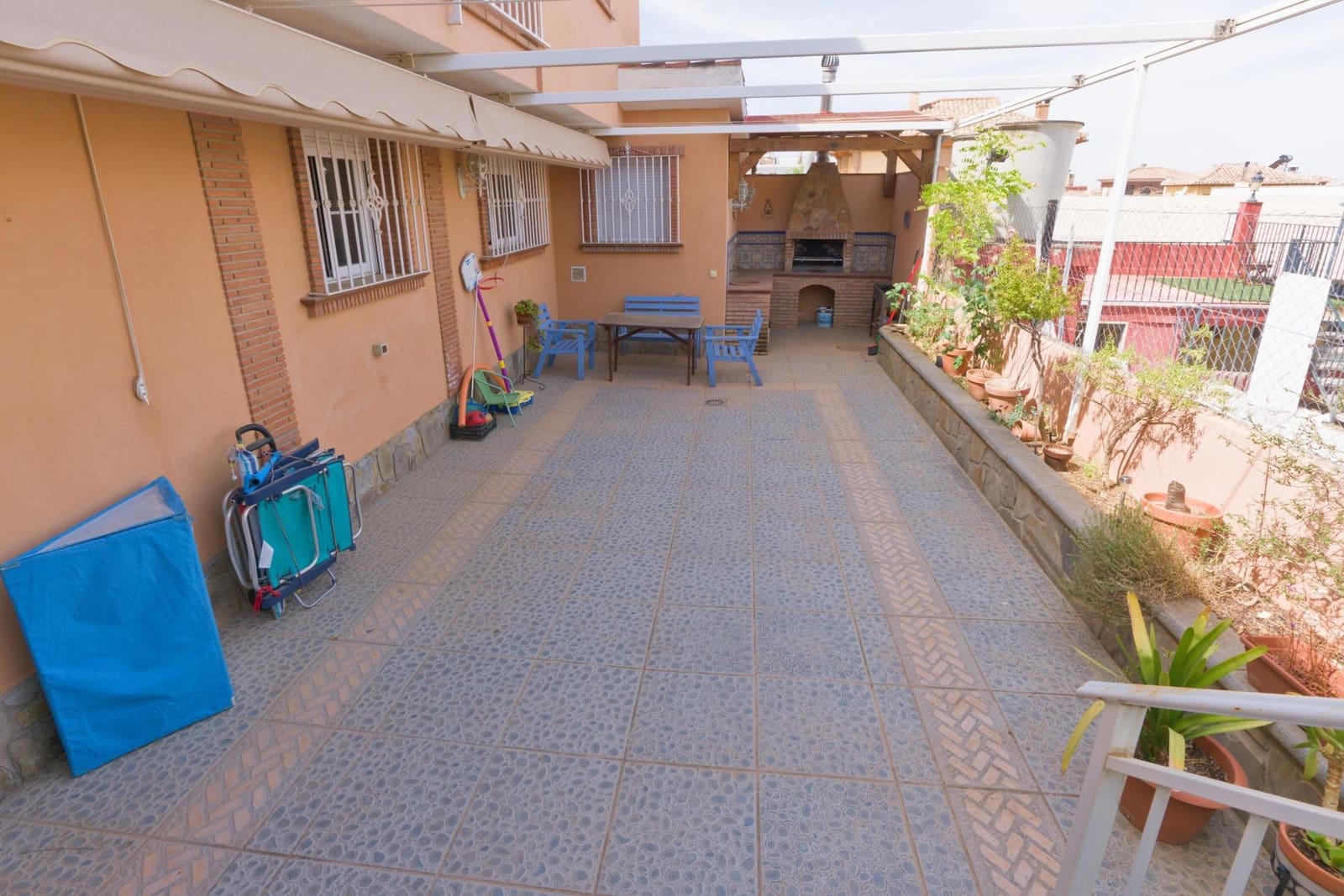 3 bedroom Villa for sale in Cajar with garage - € 359,500 (Ref: 9916596)