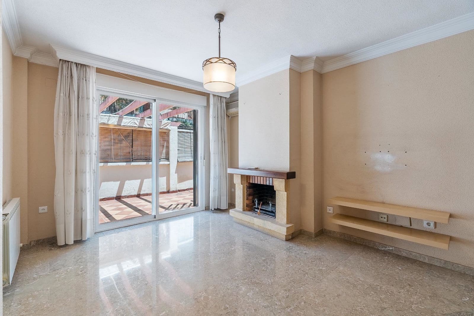 5 soveværelse Rækkehus til salg i Huetor Vega med swimmingpool garage - € 323.000 (Ref: 9916597)