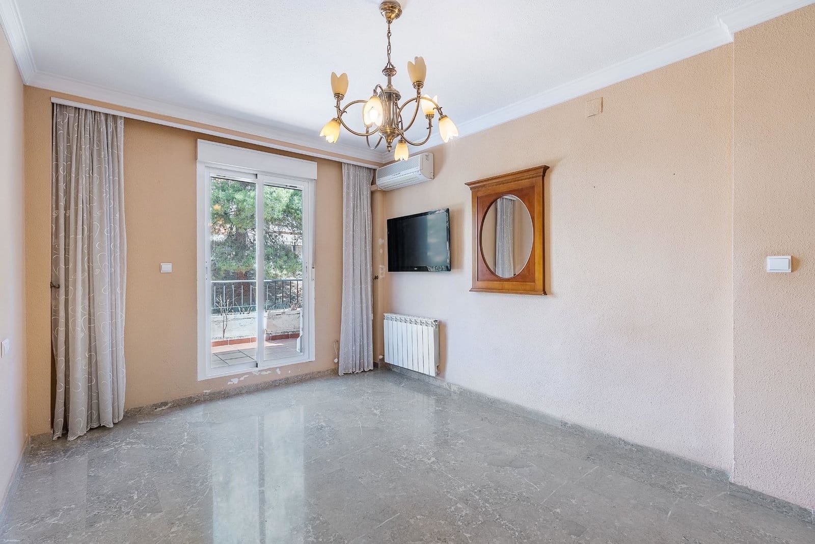 5 soveværelse Rækkehus til salg i Huetor Vega med swimmingpool garage - € 323.000 (Ref: 9916597)