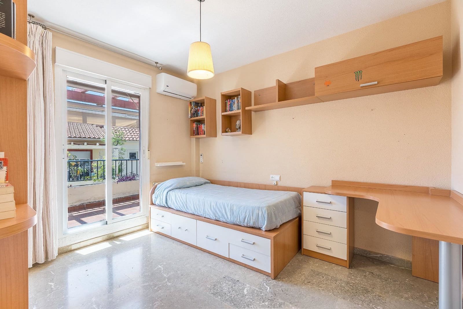5 soveværelse Rækkehus til salg i Huetor Vega med swimmingpool garage - € 323.000 (Ref: 9916597)