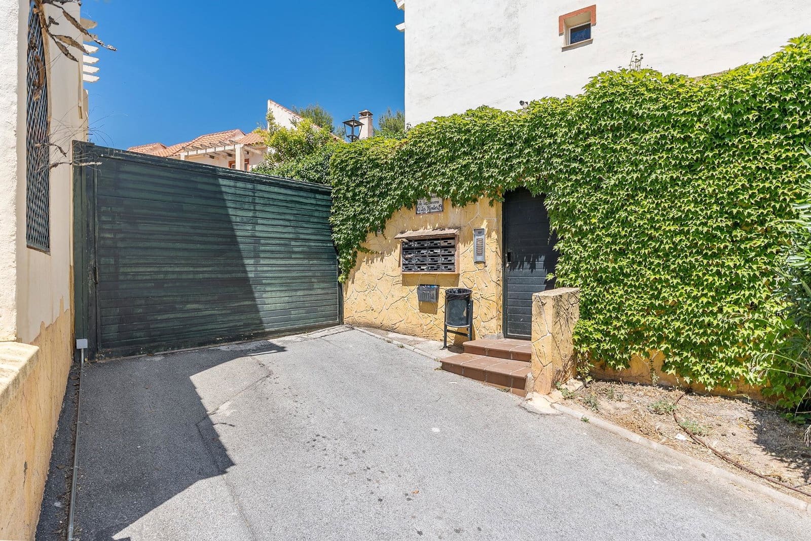 5 soveværelse Rækkehus til salg i Huetor Vega med swimmingpool garage - € 323.000 (Ref: 9916597)