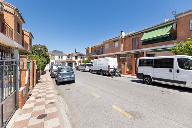 4 chambre Villa/Maison Mitoyenne à vendre à La Zubia avec piscine garage - 255 000 € (Ref: 9916605)