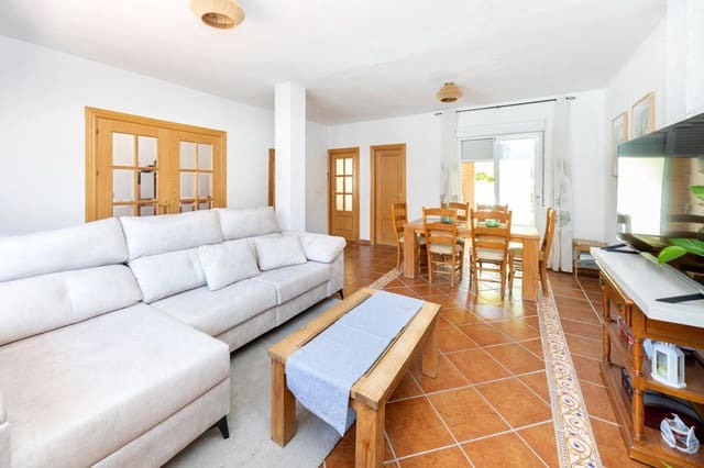 4 chambre Villa/Maison Mitoyenne à vendre à La Zubia avec piscine garage - 255 000 € (Ref: 9916605)