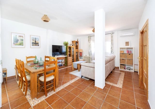 4 chambre Villa/Maison Mitoyenne à vendre à La Zubia avec piscine garage - 255 000 € (Ref: 9916605)