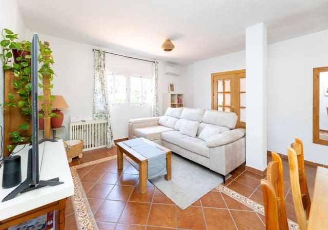 4 chambre Villa/Maison Mitoyenne à vendre à La Zubia avec piscine garage - 255 000 € (Ref: 9916605)