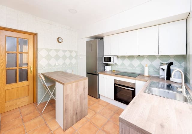 4 chambre Villa/Maison Mitoyenne à vendre à La Zubia avec piscine garage - 255 000 € (Ref: 9916605)