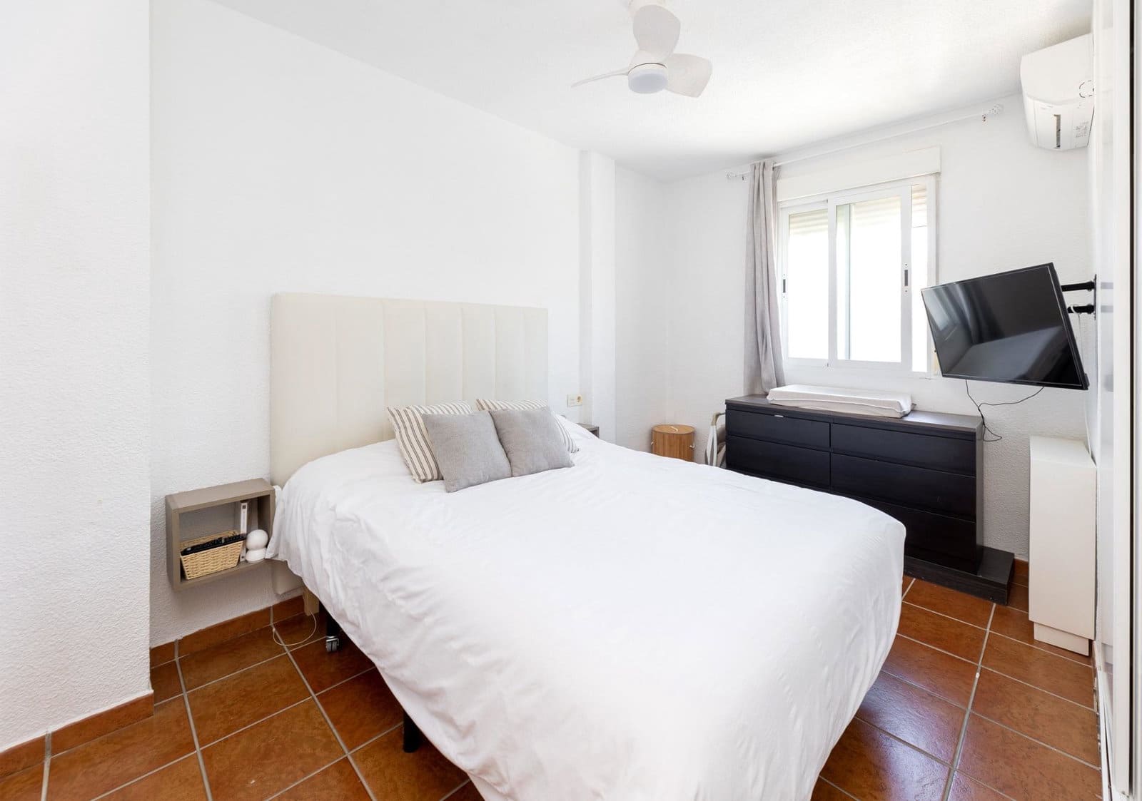 4 soveværelse Rækkehus til salg i La Zubia med swimmingpool garage - € 255.000 (Ref: 9916605)