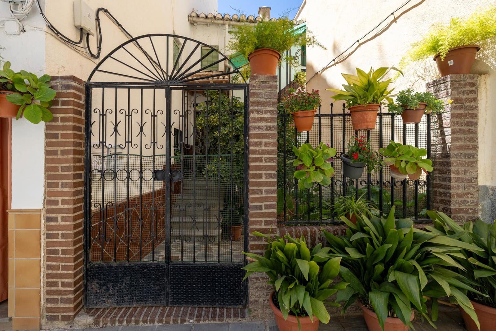 5 slaapkamer Rijtjeshuis te koop in Guejar Sierra - € 165.000 (Ref: 9916609)